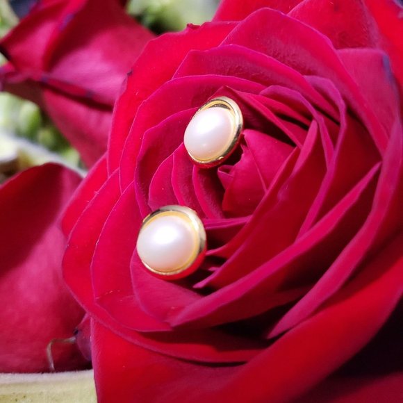 Vintage Faux Pearl Earrings with Gold Tone Trim - Picture 5 of 8